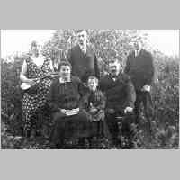 081-0054 Friedrich und Johanna Kamp aus Wachlacken mit ihren Kindern Gertrud, Fritz Erich und Gerda.jpg
